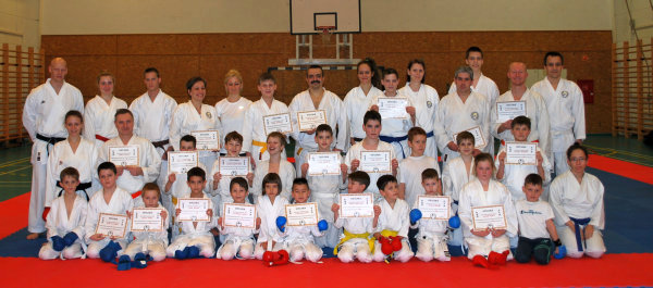 Csoportk�p a vizsg�t k�vet� edz�sen