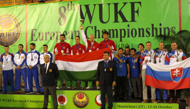 P�nzes Tam�s, Munk�csy M�t�, Balla Zolt�n �s Voz�r Ferenc �ssze�ll�t�s� EUR�PA-BAJNOK kumite csapat
