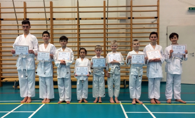 Sikeres vizsg�z�k egy csoportja