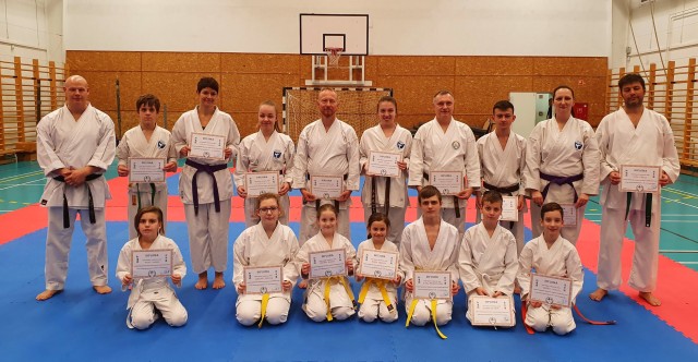 Csoportk�p az oklevelek kioszt�sa ut�n