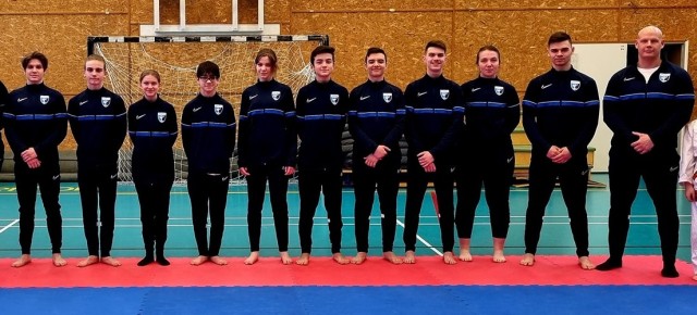 SZAC KSE csapata az �j meleg�t�ben