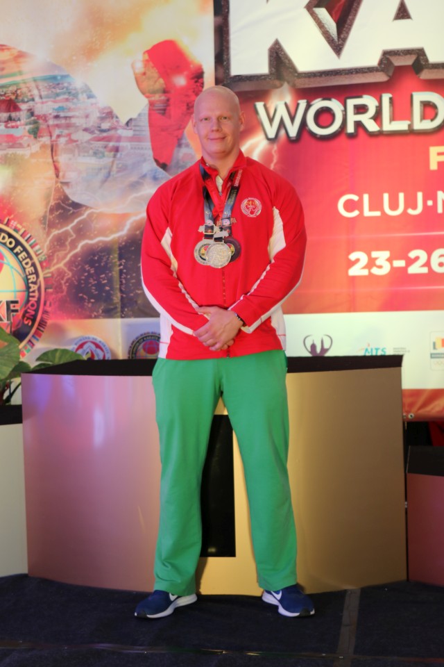 P�nzes Tam�s ism�t kata �s kumite vil�gbajnok!